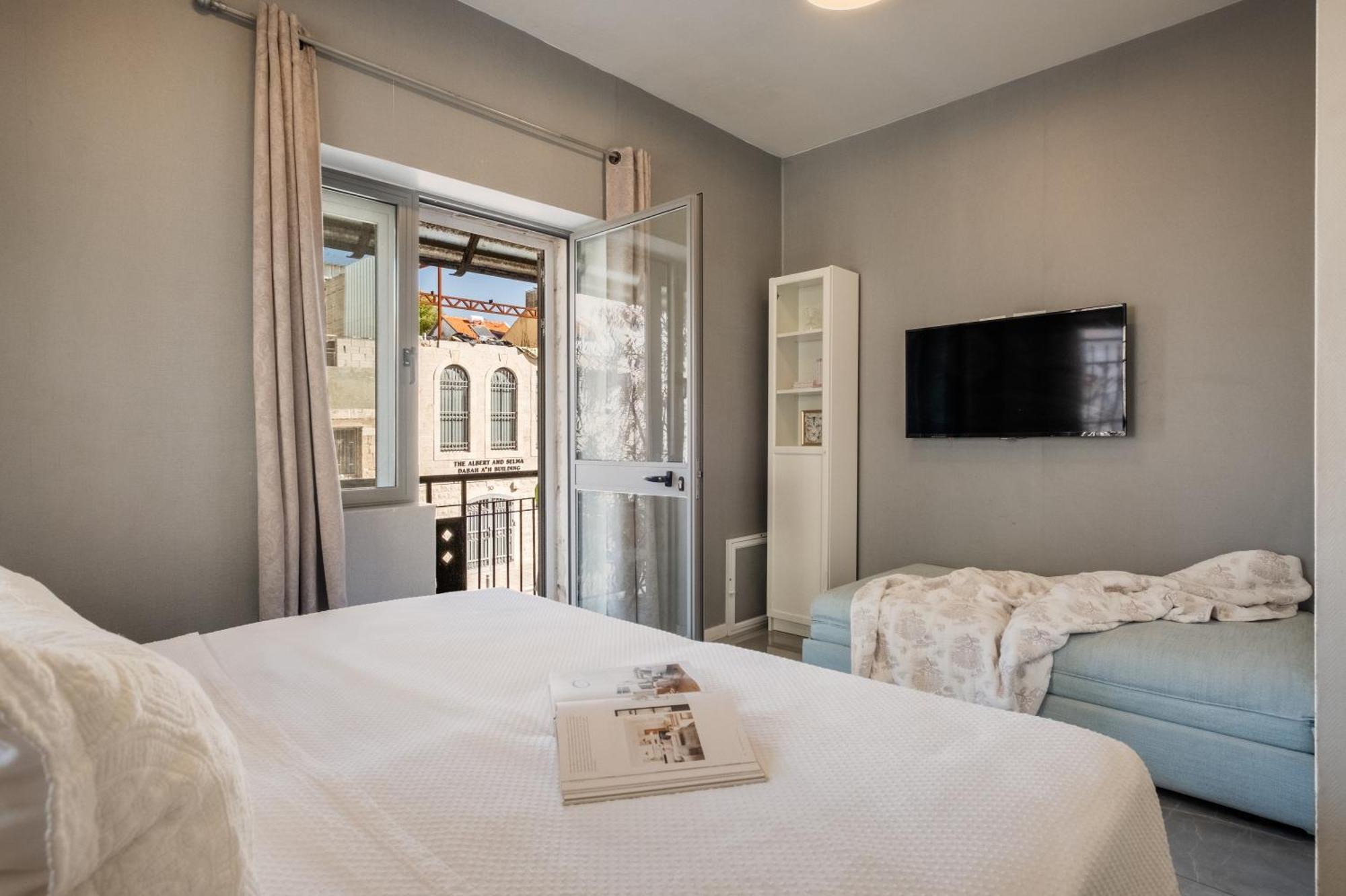 Dinning Room, Bedroom And Balcony Kudüs Dış mekan fotoğraf