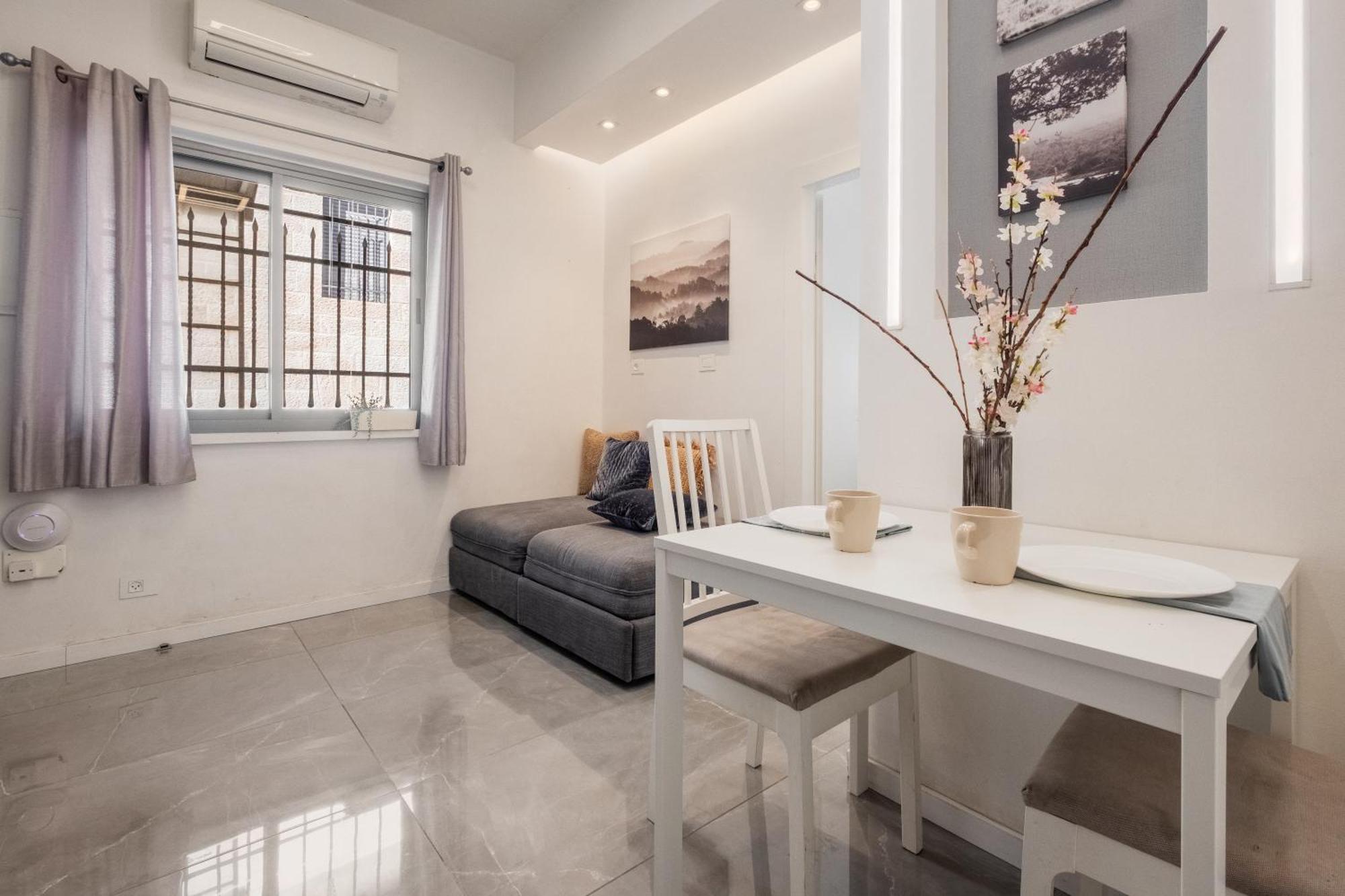 Dinning Room, Bedroom And Balcony Kudüs Dış mekan fotoğraf